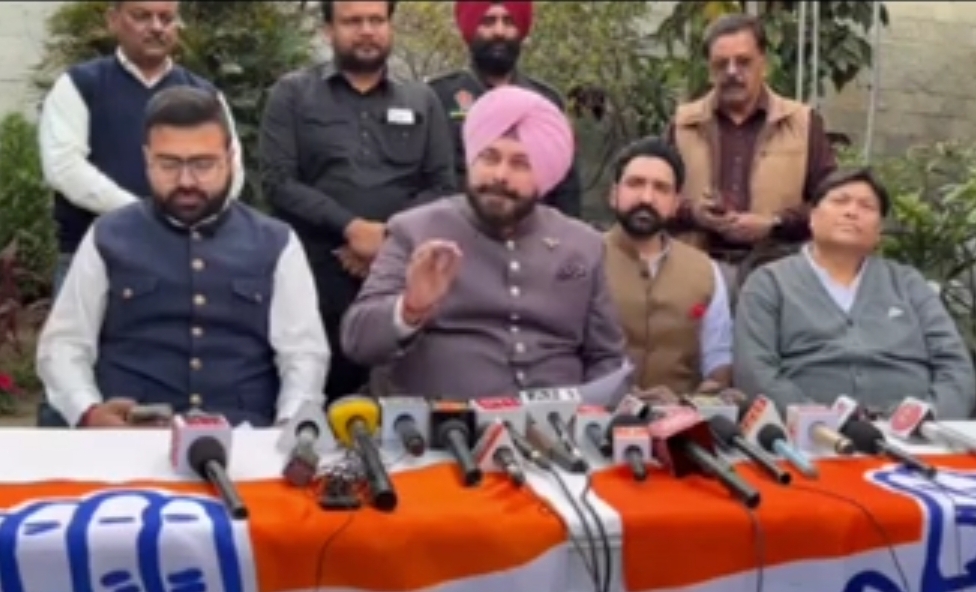 Navjot Singh Sidhu raised questions about liquor policy, electricity and mining